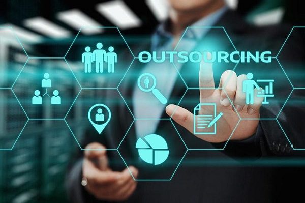 Outsourcing là gì? Ưu và nhược điểm của hình thức thuê ngoài