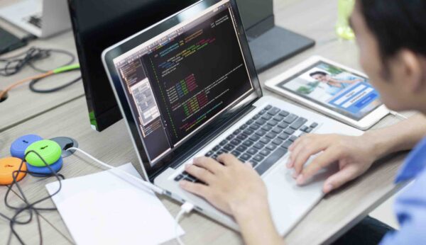 Lý do doanh nghiệp ưu tiên lựa chọn dịch vụ outsourcing là gì?
